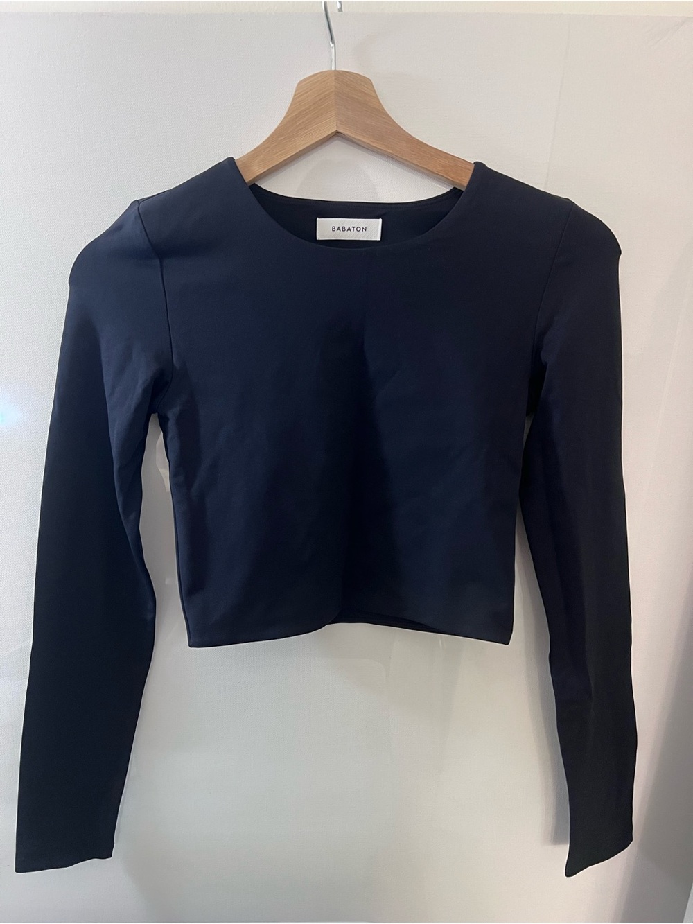Babaton Black Long-Sleeve Cropped Tee